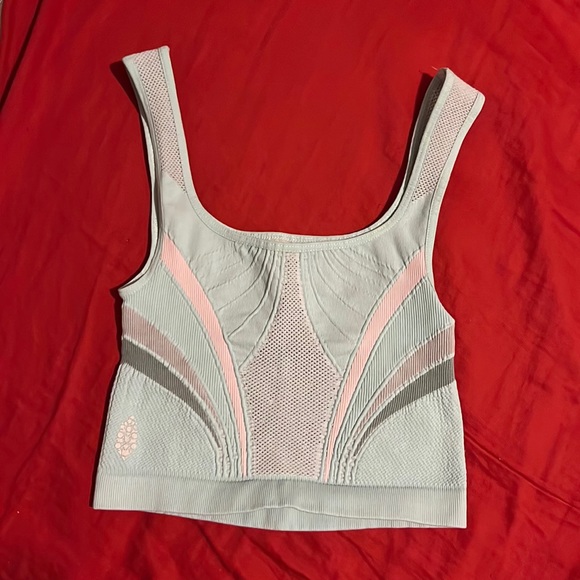 The Essence Crop - Picture 7 of 9